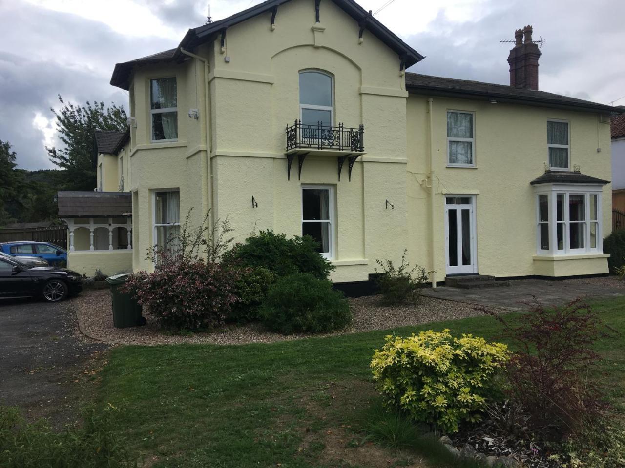 Winston Manor Guesthouse Rooms 처칠 외부 사진